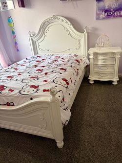 Princess collection white full size bed