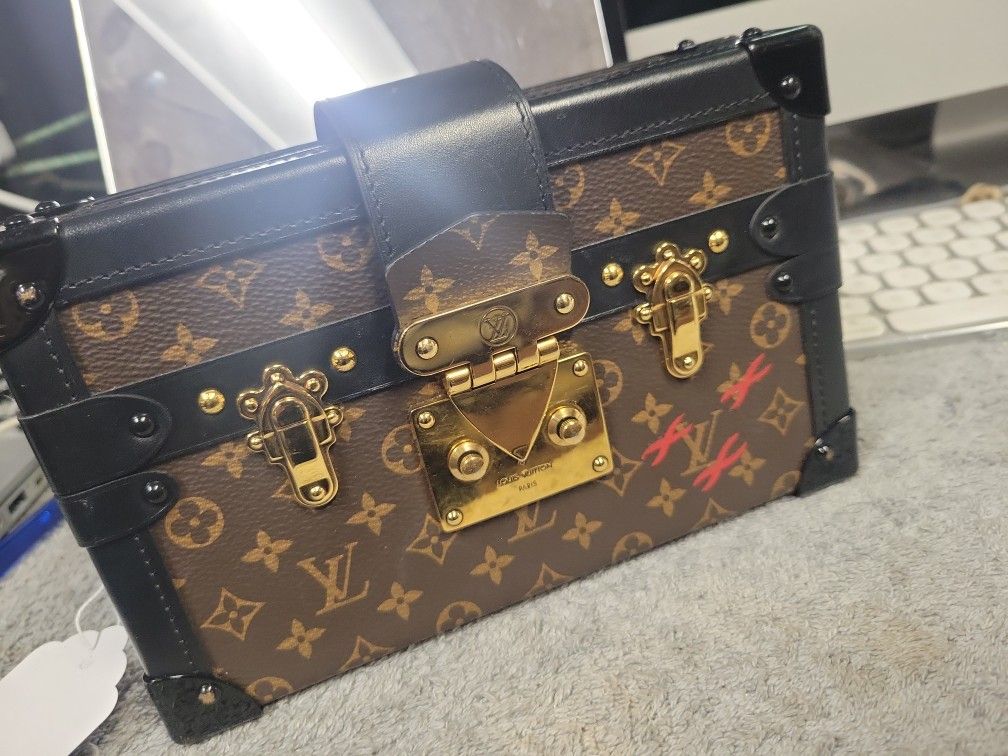 Louis Vuitton Petite Malle