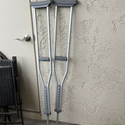 5’9 Crutches 
