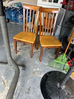 Table as is !! has three legs missing one