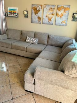 DELIVERY AVAILABLE 🚛! Gorgeous beige sectional couch with deep seating from Jerome’s