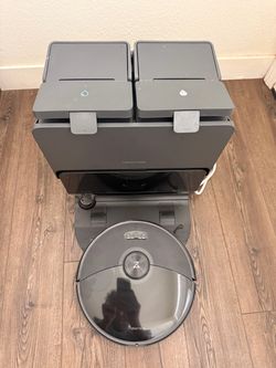 Roborock Saros 20 Robot Vacuum & Mop – Literally New! Retails for $1600