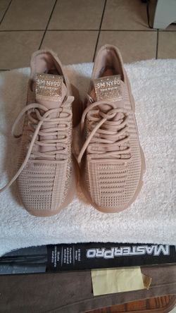 Tenis Steve- Size 5.5- NEW- OILDALE