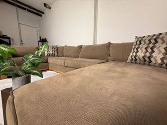 Beautiful sectional couch sofa 🪴
