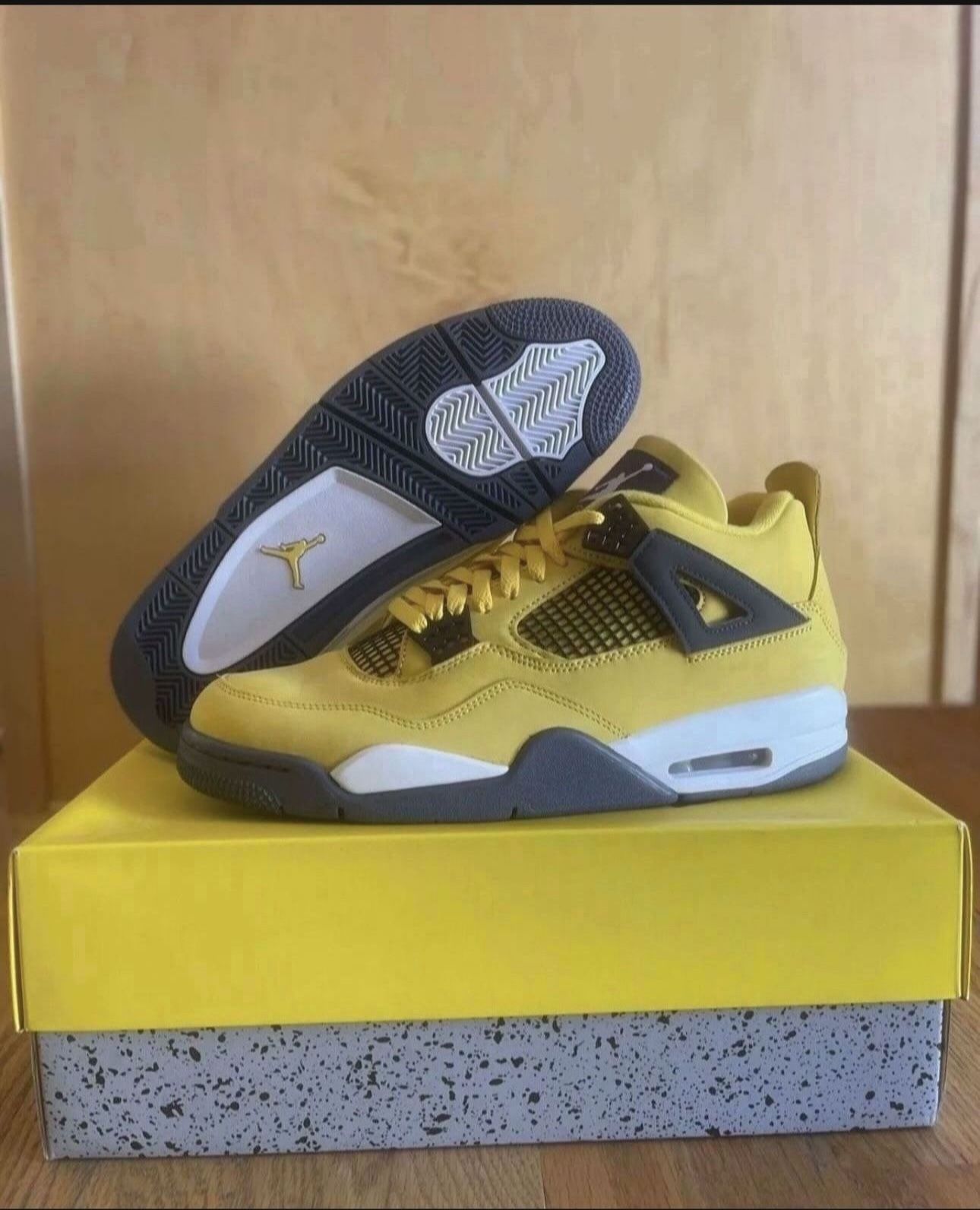 Nike Air Jordan 4 Retro Lightning Tour Yellow Size 11 Brand New