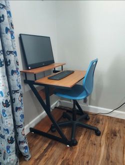 Desk for computer/monitor