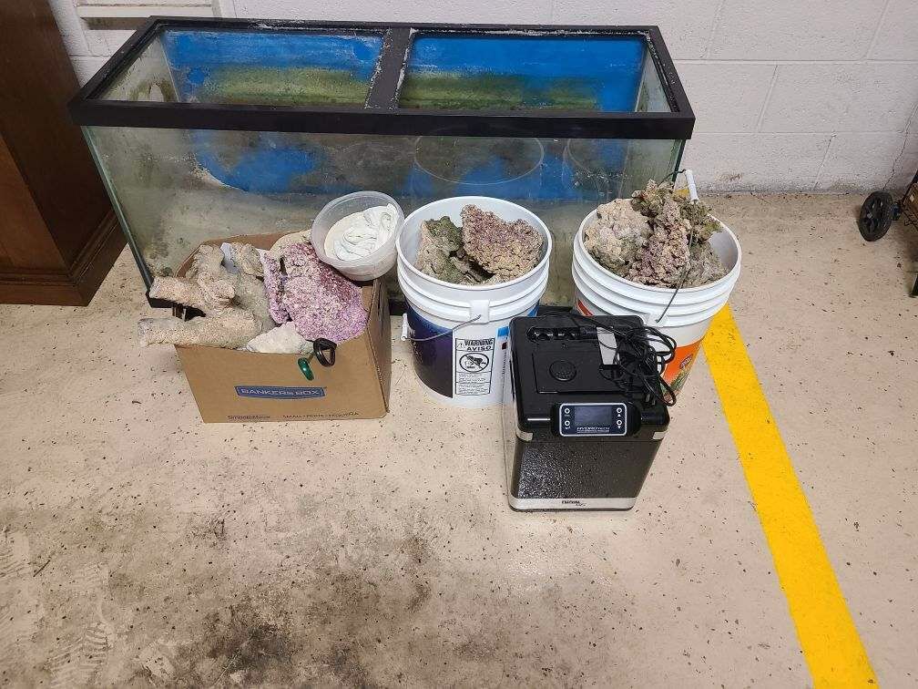 75 Gal Aquarium, 2 Filters, Pumps, Led Lights, Fish Food