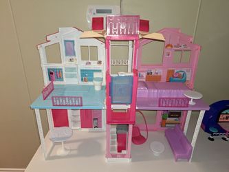 Barbie house, car and closet