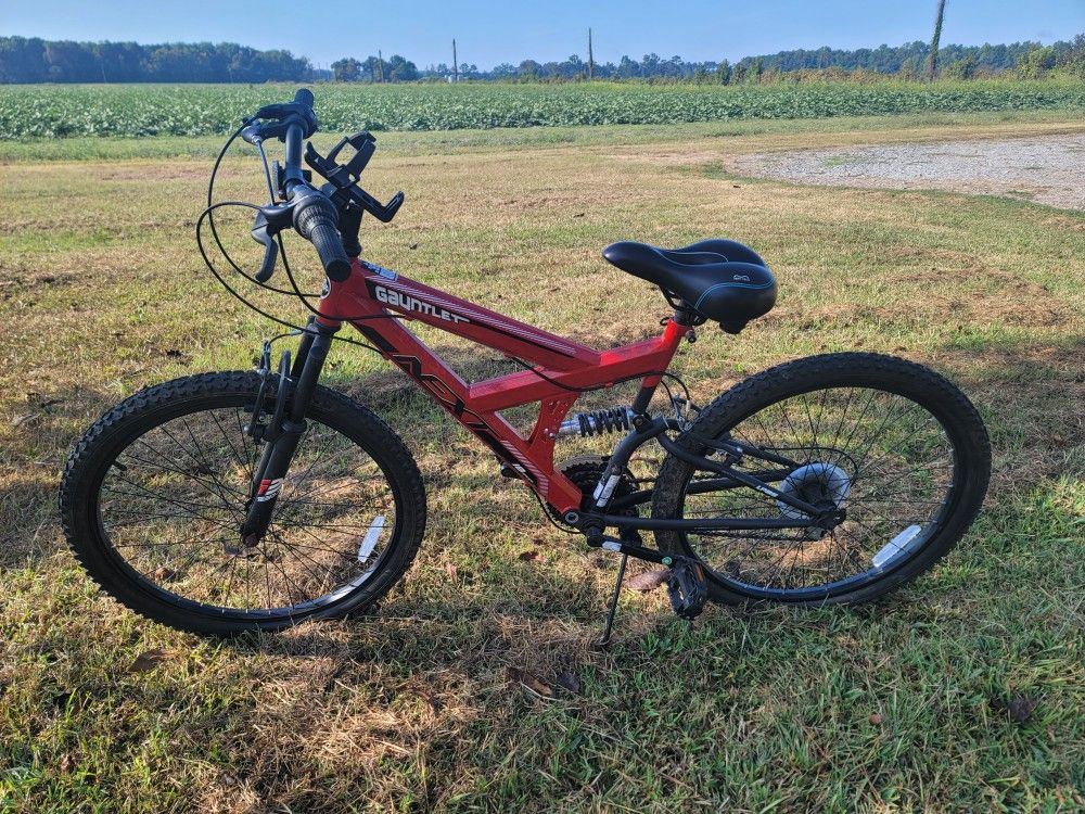 Gauntlet NEXT 24" Mountain Bike 18 Speed  - Soft-Tech Seat  - Bottle Holder 