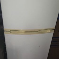 Whirlpool  Refrigerator Medium Size  