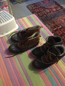 Sorel type rain boots