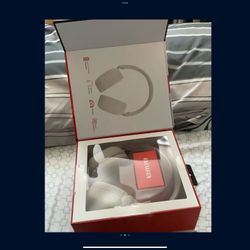 New Bluetooth Aiwa Headphones 