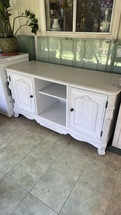 Shabby chic tv stand