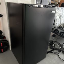 Refrigerator With Freezer
