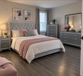 ⭐️FLASH SALE⭐️Brand new king size 8pc bedroom set