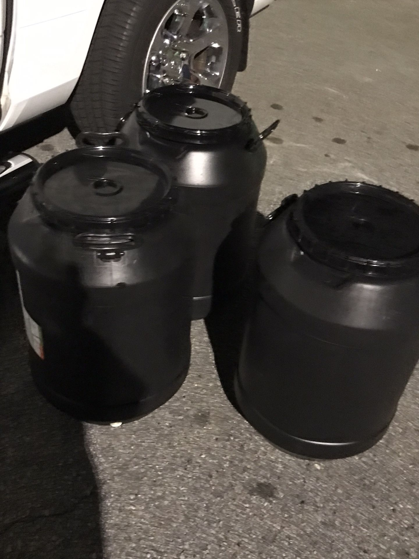 30 Gallon Storage Barrels With Lids Air Tight ….($15 A Piece )