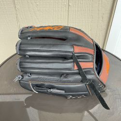 Pre- Owned Mako Easton MKY1150 Left Baseball Glove Size 11.5 inch