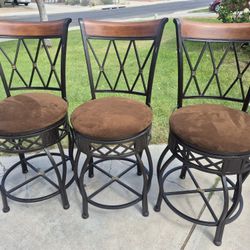 3 bar Stools 