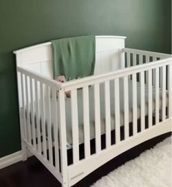 Delta 4-in-1 Convertible Crib + Graco Changing Table – White