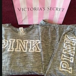 PINK VICTORIA SECRET FLEECE CLASSIC CREW SWEATSHIRT AND FLEECE CAMPUS SWEATPANTS SIZE LARGE NWT Pick up location in the city of Pico Rivera 