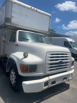 Box Truck Ford F 700, 1995 model