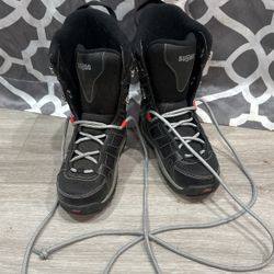 Boy’s Size 1 Snow Boots