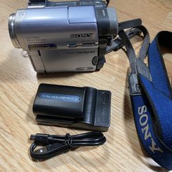 Sony DCR-TRV19 Mini DV digital camcorder Made In Japan