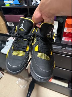 Thunder 4s size 9.5 60$ no box