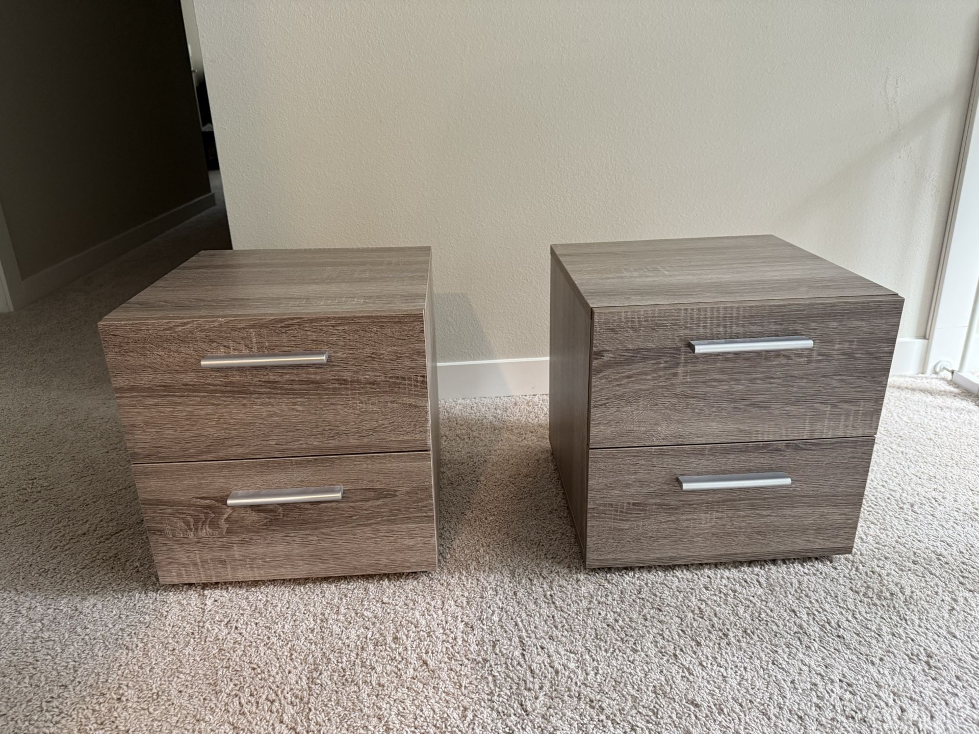 2 Modern nightstands