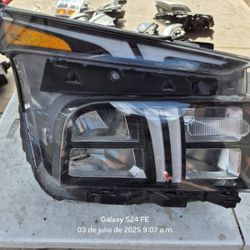 Hyundai Santa Fe Right Headlight Oem