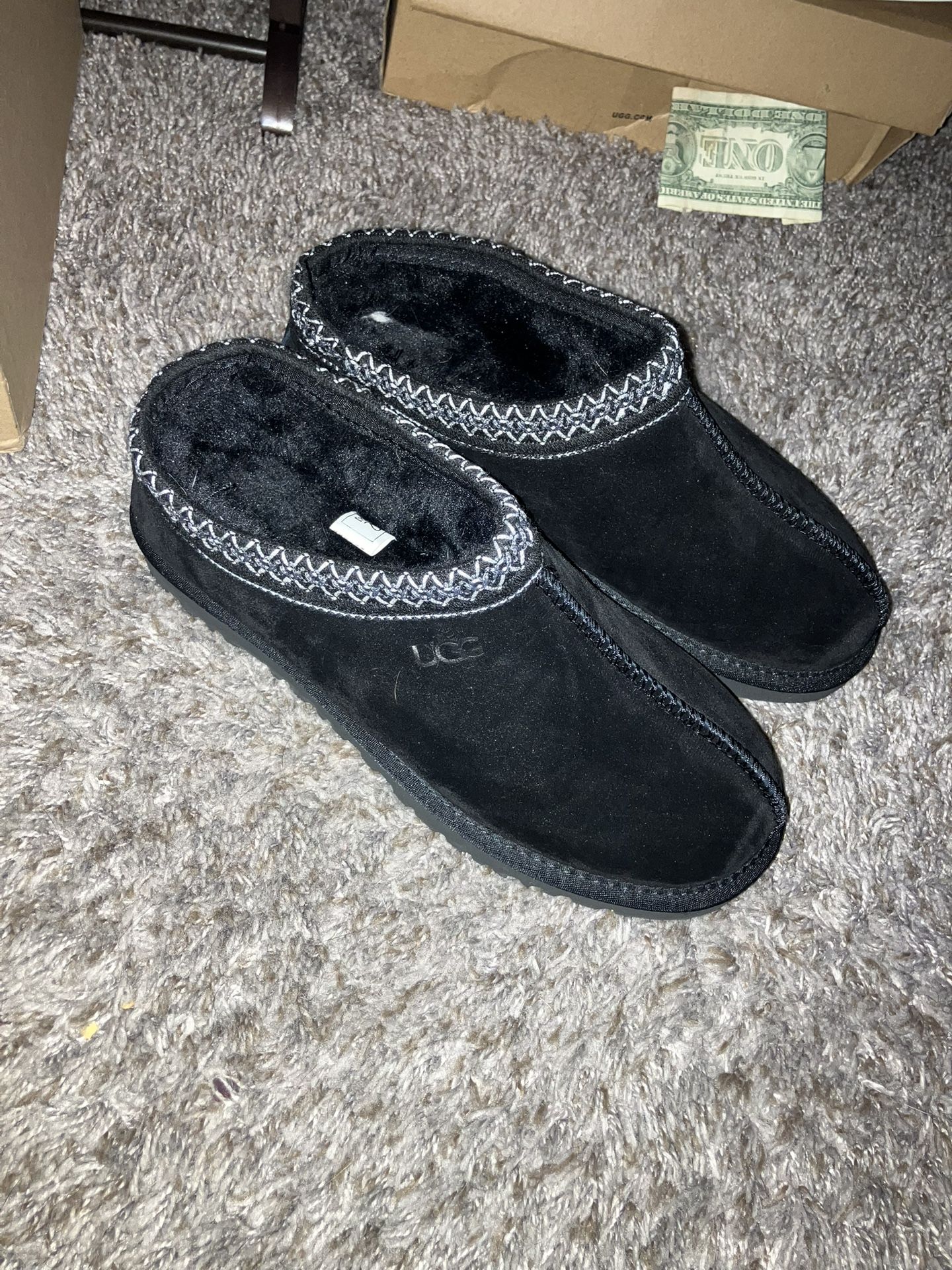 Black Uggs🤪