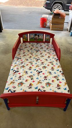 Toddler bed with mattress
