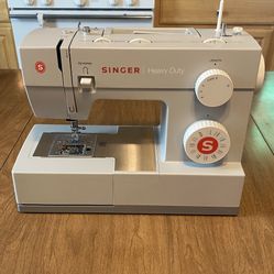 Singer Sewing Machine 