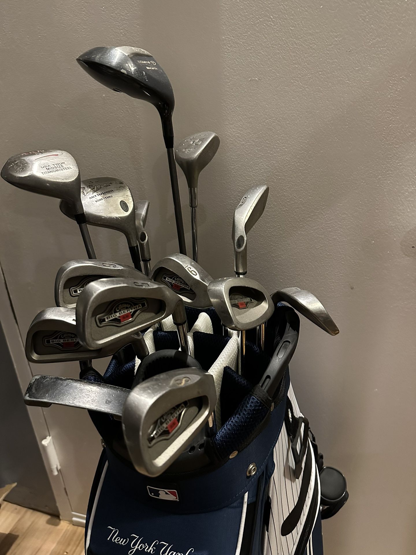 Golf Clubs And New York Yankees Bag for Sale in Peekskill, NY - OfferUp