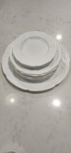 Vintage Dish Set  $20  