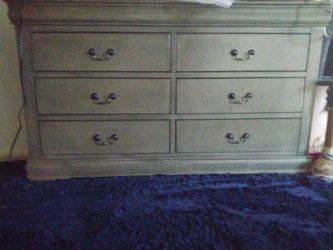 6 drawer dresser. Grey
