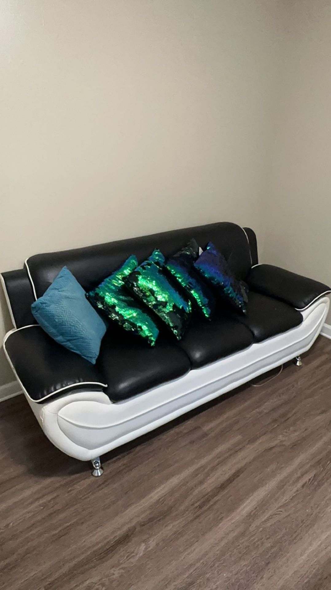 Beautiful Black and White Leather Couch Set