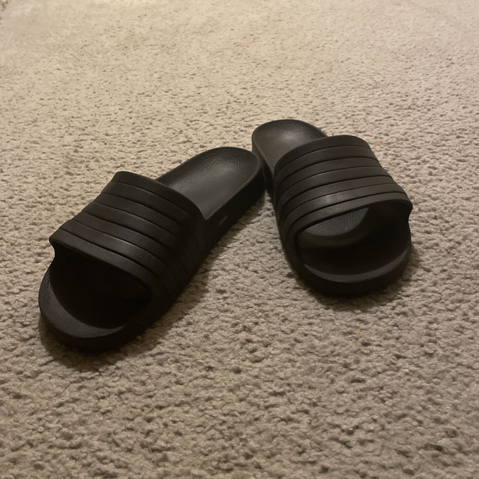 Adidas slide Used Hardly 