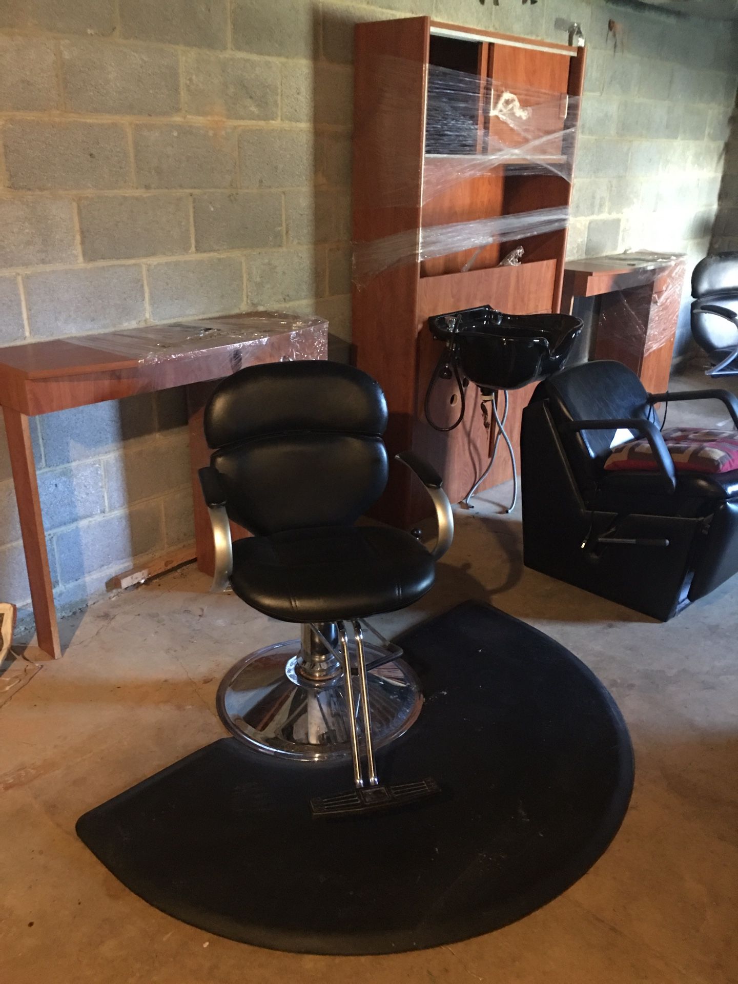 Salon equipment chairs and station w/ shampoo station