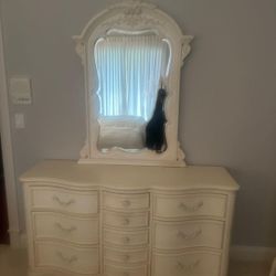 🌷 Jessica McClintock “Romantic” Collection Dresser & Mirror – Lea Furniture (2003)
