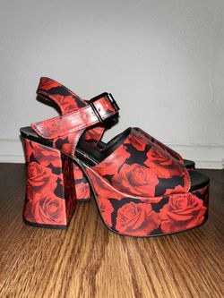 Delia’s Rose platform heels 🥀