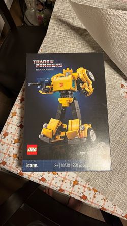 LEGO Icons Transformers Bumblebee Set 10338