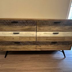Farmhouse 6-drawer Dresser