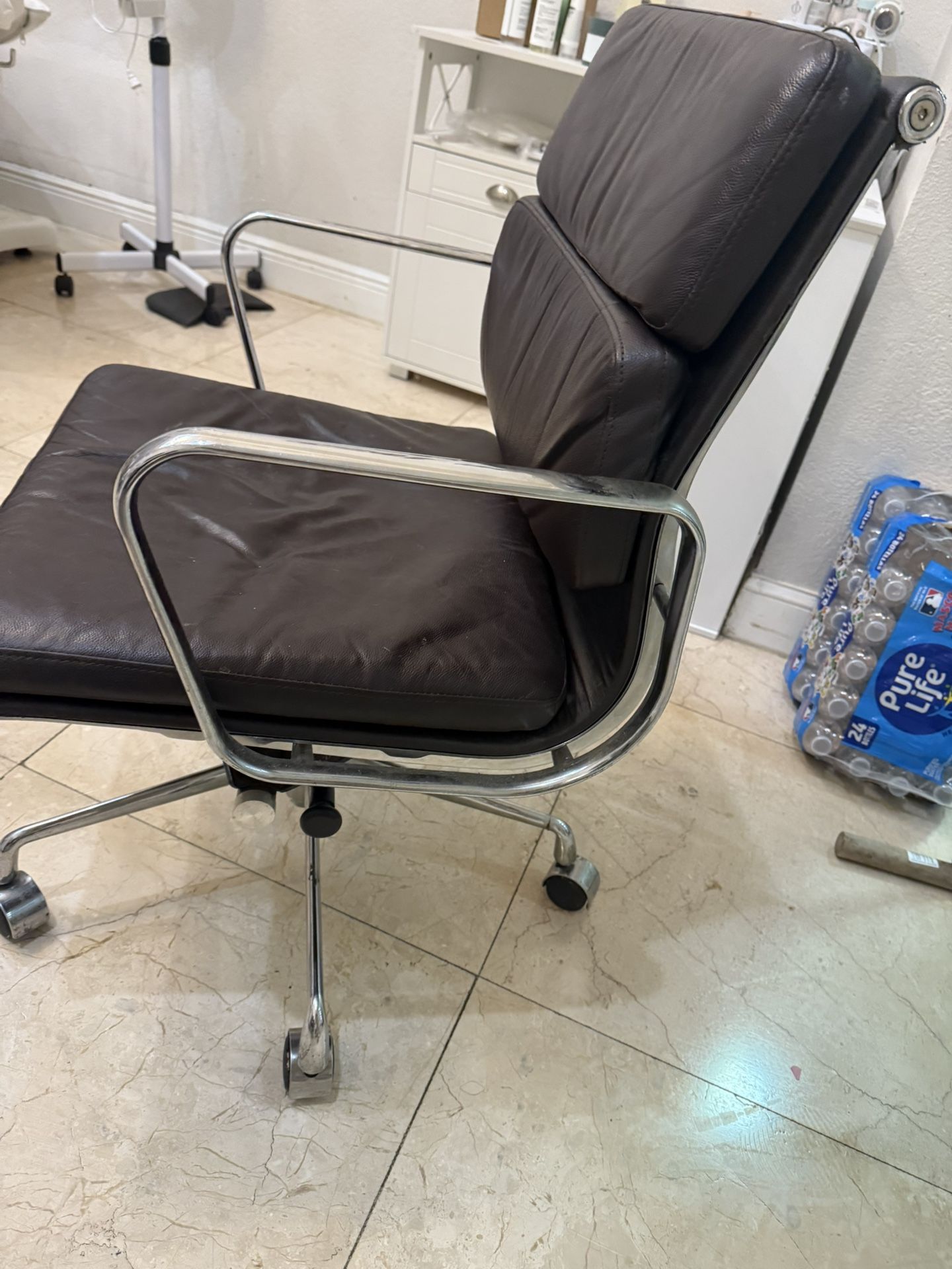 leather desk chair