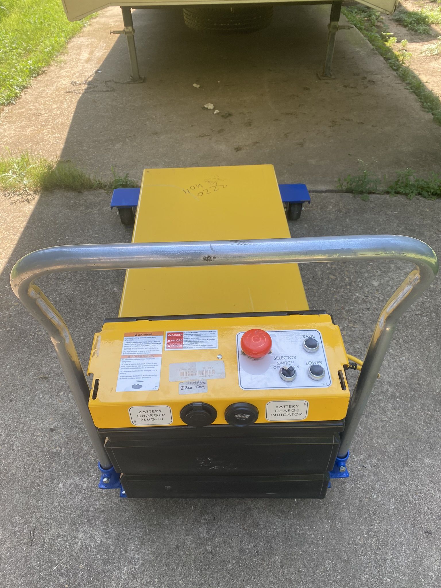 VESTIL Powered-Lift/Manual-Push Mobile Scissor-Lift Table: 1,000 lb. Load Capacity, Steel CART-24-10-DC
