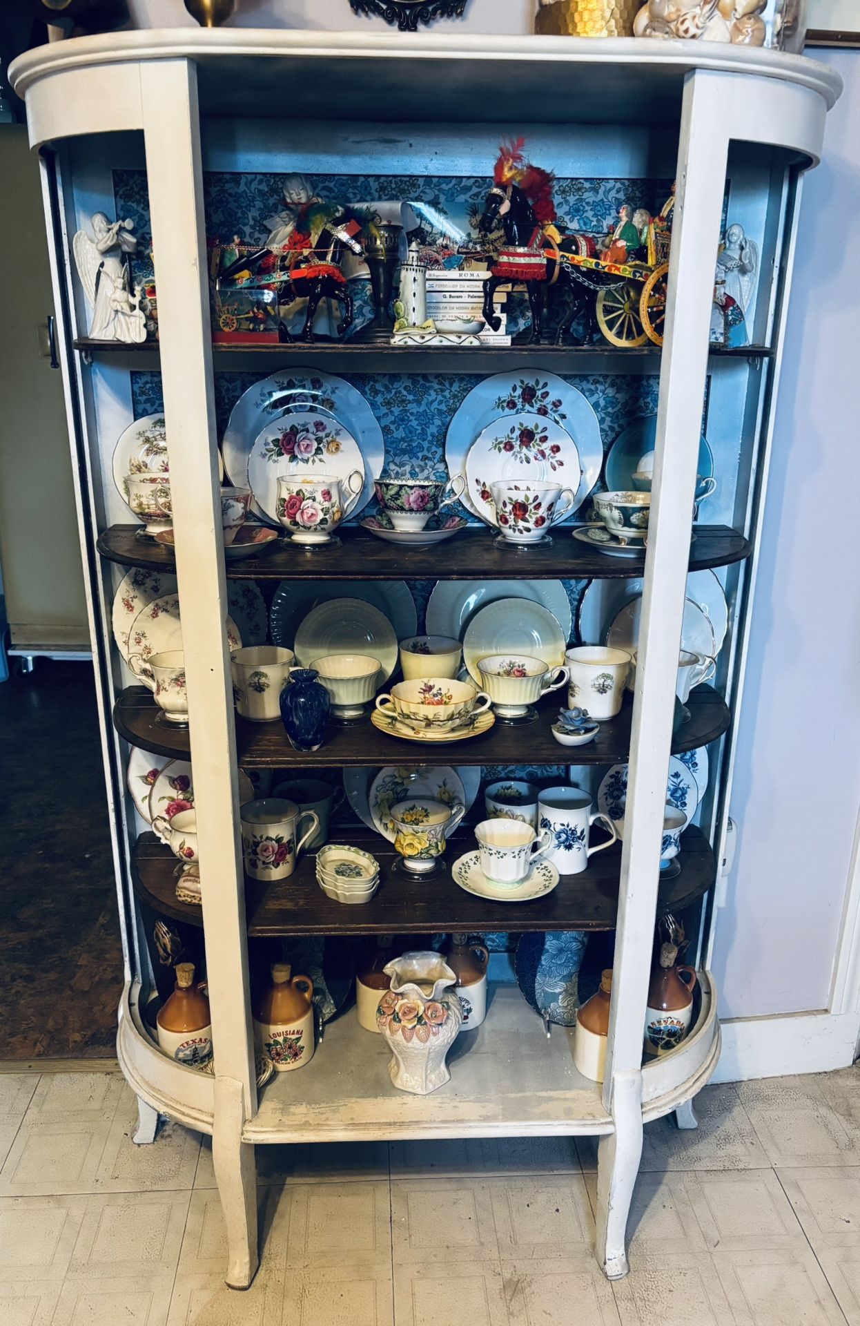 ANTIQUE TIGER OAK CURIO CABINET CURVED GLASS AMERICAN MADE MID 20th CENTURY - MUST SELL