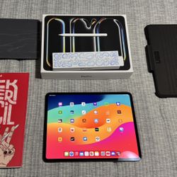 iPad Pro 13in M4 (256GB) with accessories