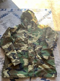 U.S. military ECWCS Woodland Gore-Tex parka - size large