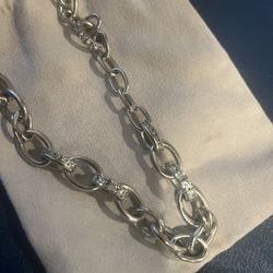 LIVY SILVER CHAIN NECKLACE IN WHITE CRYSTAL