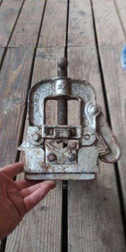 Antique Pipe Vice